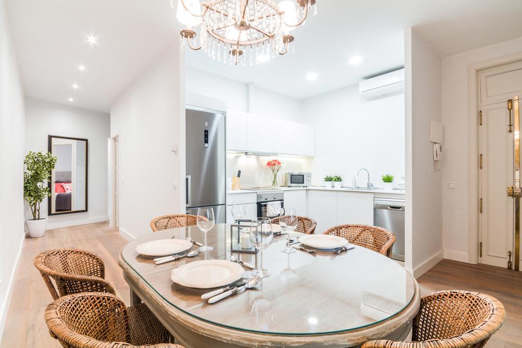 Pyr Select Plaza Santa Ana Apartment Madrid Exterior photo
