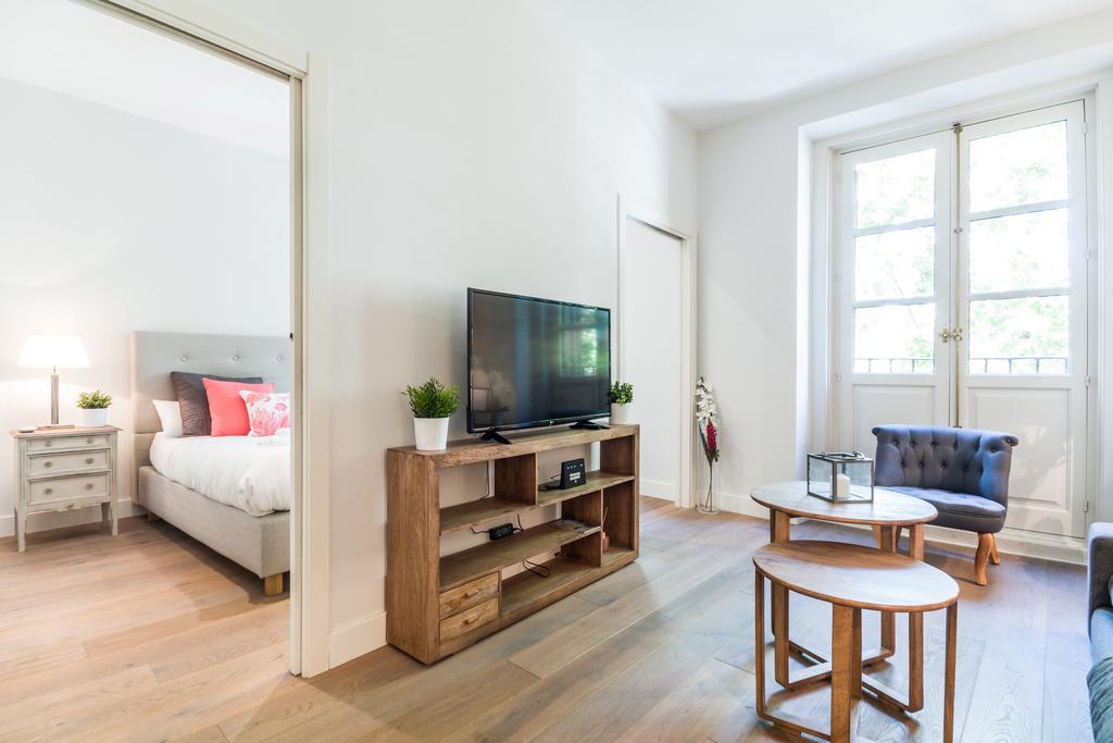 Pyr Select Plaza Santa Ana Apartment Madrid Exterior photo
