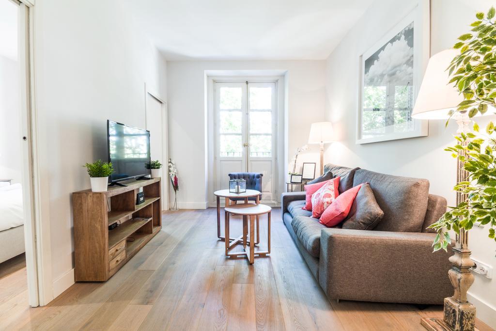 Pyr Select Plaza Santa Ana Apartment Madrid Exterior photo