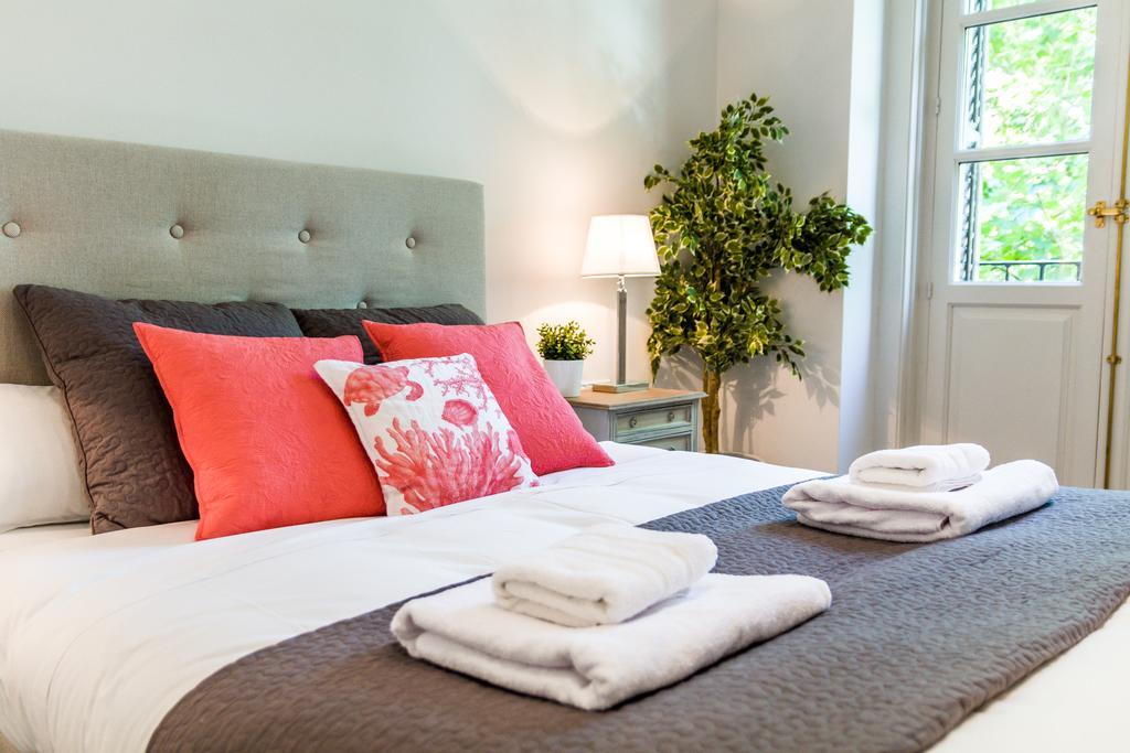 Pyr Select Plaza Santa Ana Apartment Madrid Exterior photo